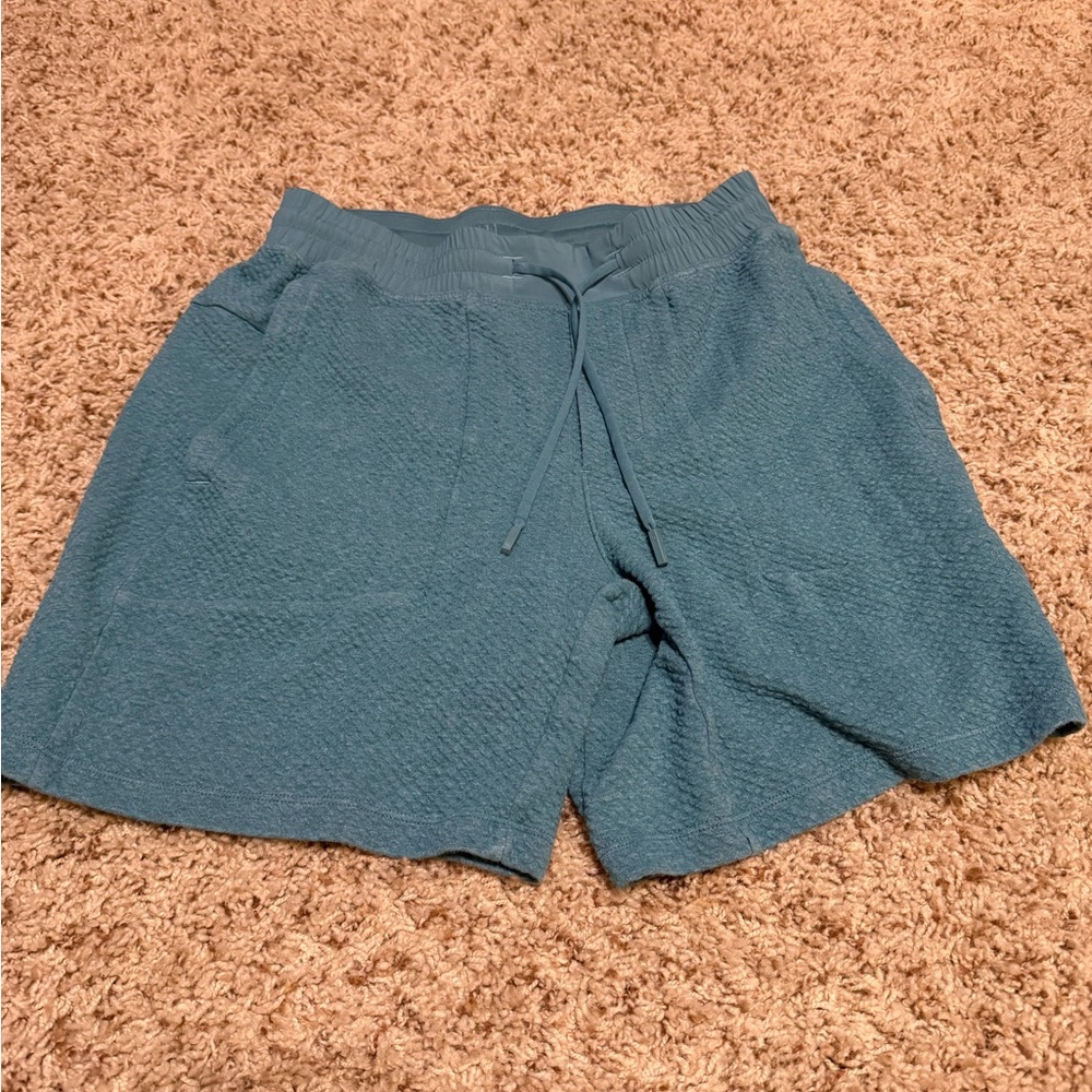 Lululemon At-Ease Shorts - 7" Medium (Linerless)